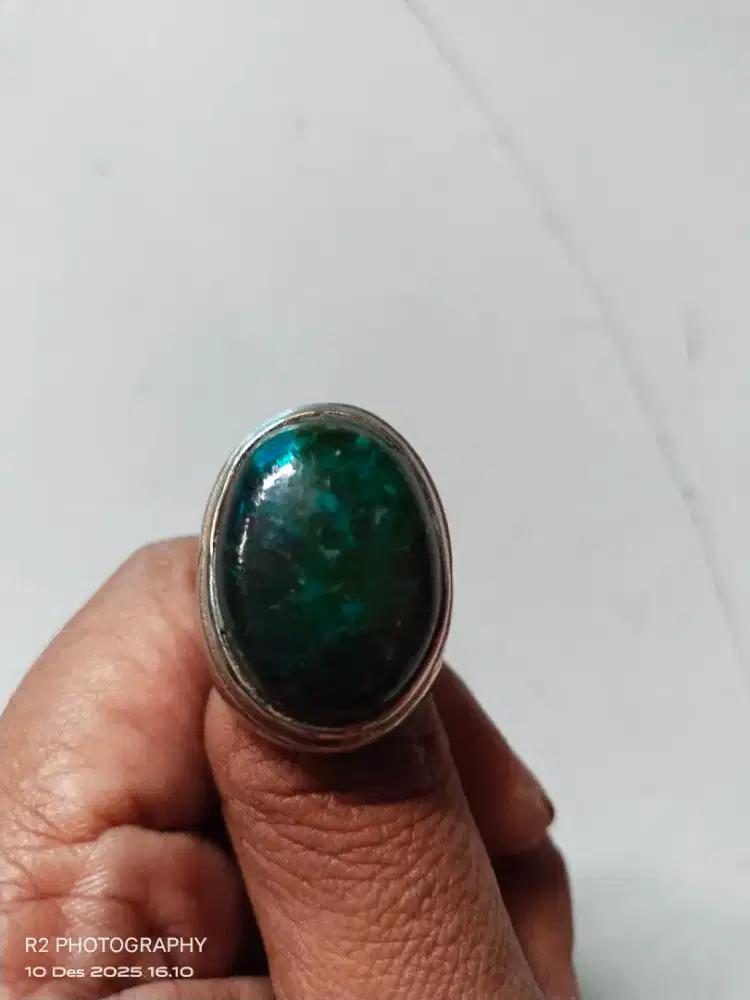 Batu cincin bacan elektrik