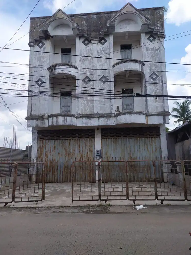 Disewakan Ruko 2 pintu 3 lantai Komplek Es terang