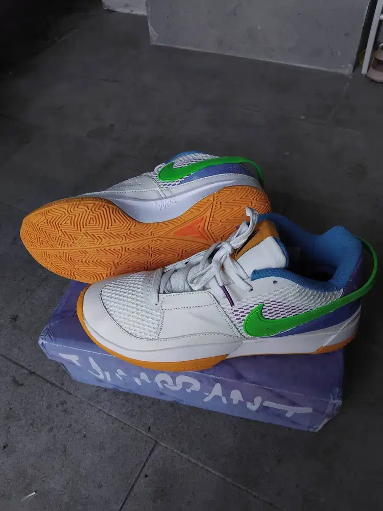 Sepatu Badminton, Basket