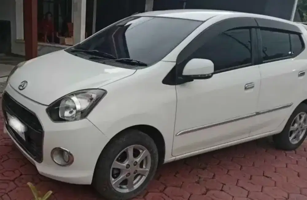 Daihatsu AYLA Type X (Matic) 2014 Warna Putih