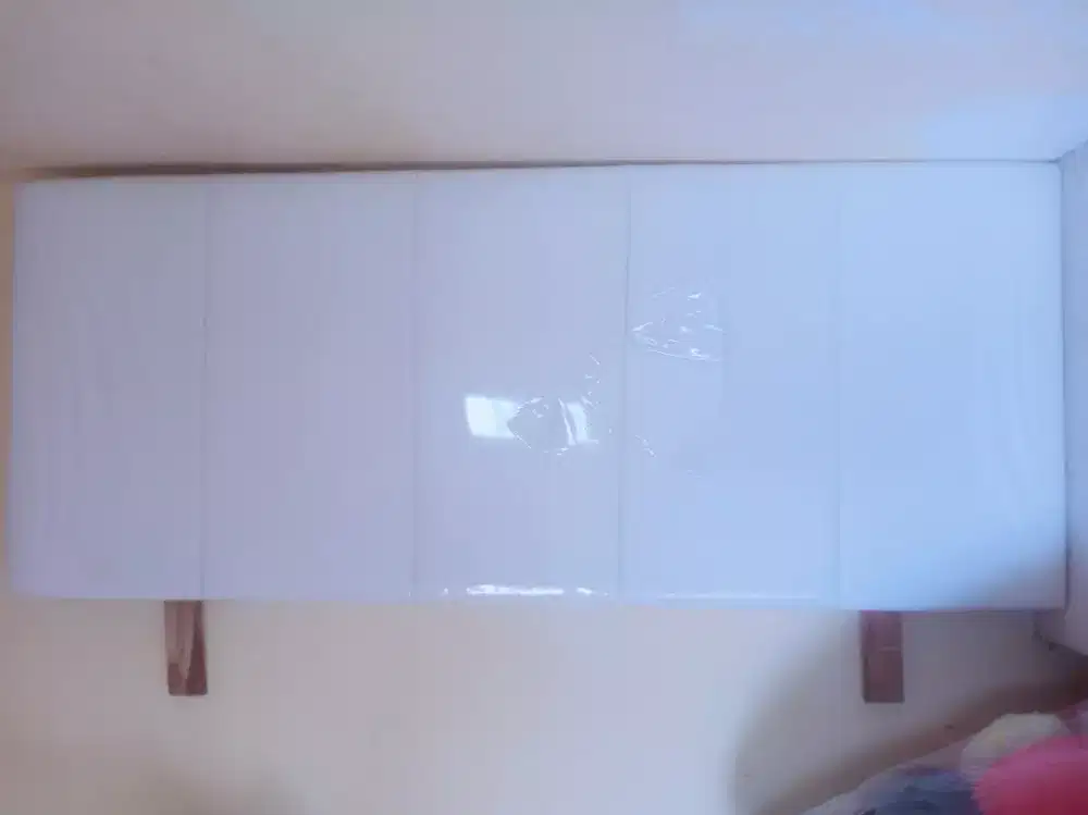 Sandaran divan tempat tidur