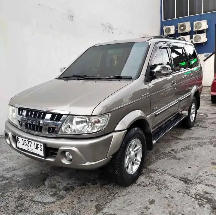 Isuzu Grand touring 2010 Diesel