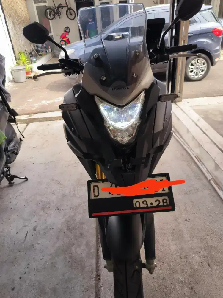 Dijual Honda CB150X kilometer baru 1500 an