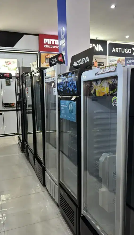 showcase makanan dan minuman