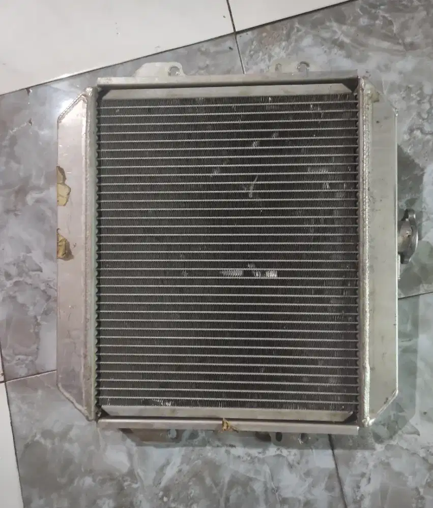 Radiator aluminium ex Suzuki jimny katana sierra