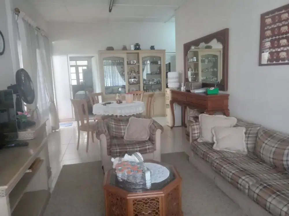 Rumah Klasik di Bandung Utara Ciumbuleuit dekat Kampus Unpar