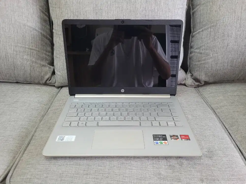 HP 14s - fq | AMD Ryzen 3 | RAM DDR4 8GB | SSD NVMe 512GB | Layar 14
