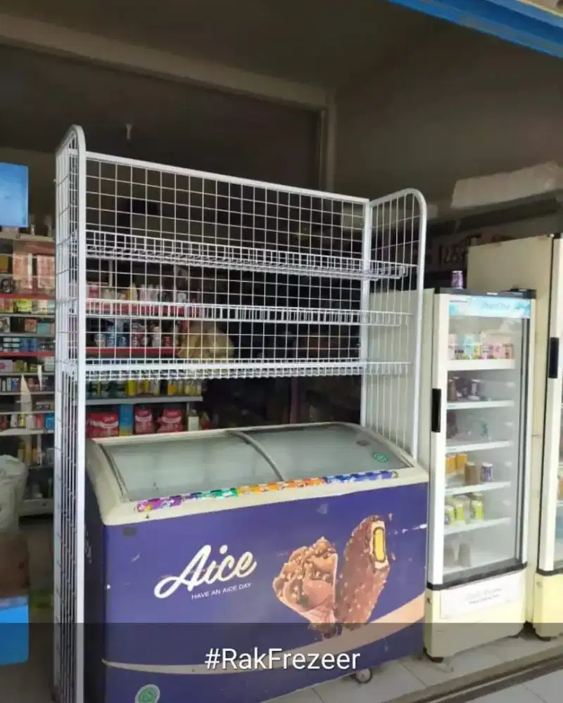 Rak di atas freezer dan rak ciki