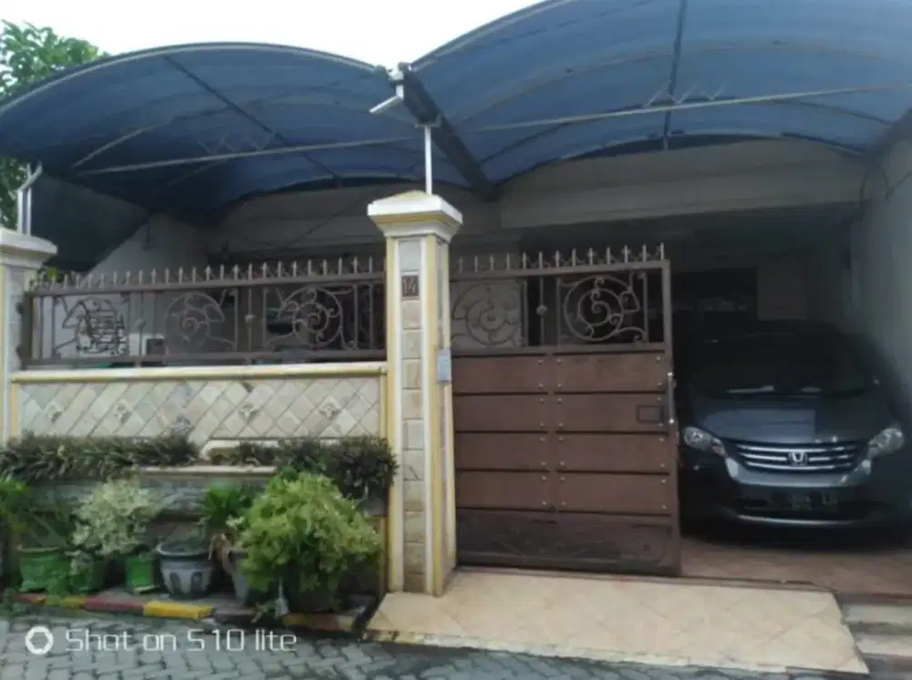 Disewakan rumah cantik di pusat kota.