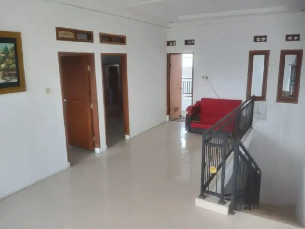 Rumah modern, luas, siap huni terawat bersih, full furnished, 2 Lantai
