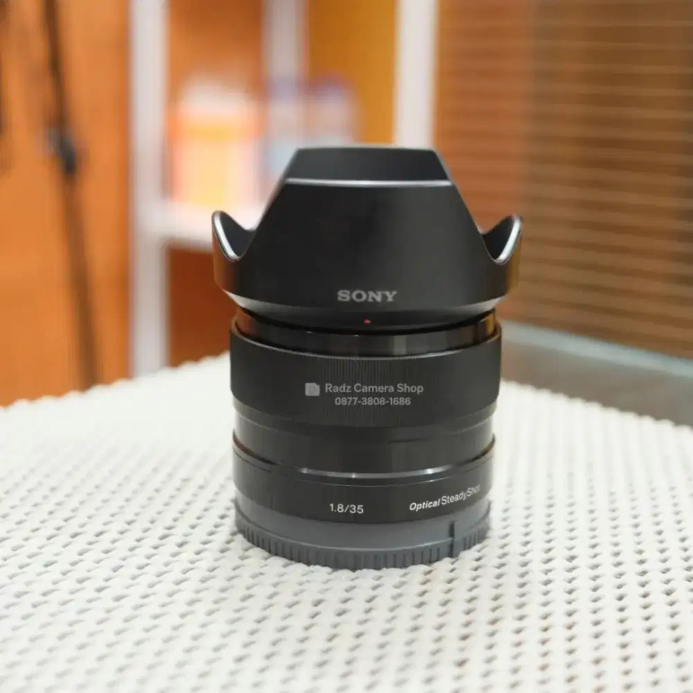 Sony E 35mm f/1.8 OSS — Lensa Prime APS-C Favorit