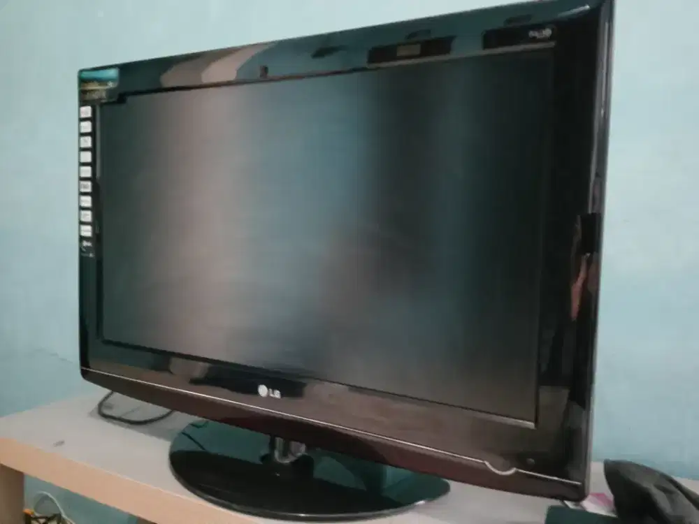 LG HDTV 32 IN + STB POLYTRON