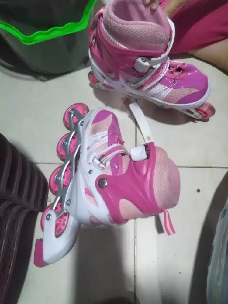 SEPATU RODA warNA PINK UKURAN 38 bisadigedein 32 -38