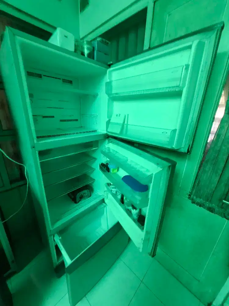 Kulkas Toshiba 3 pintu
