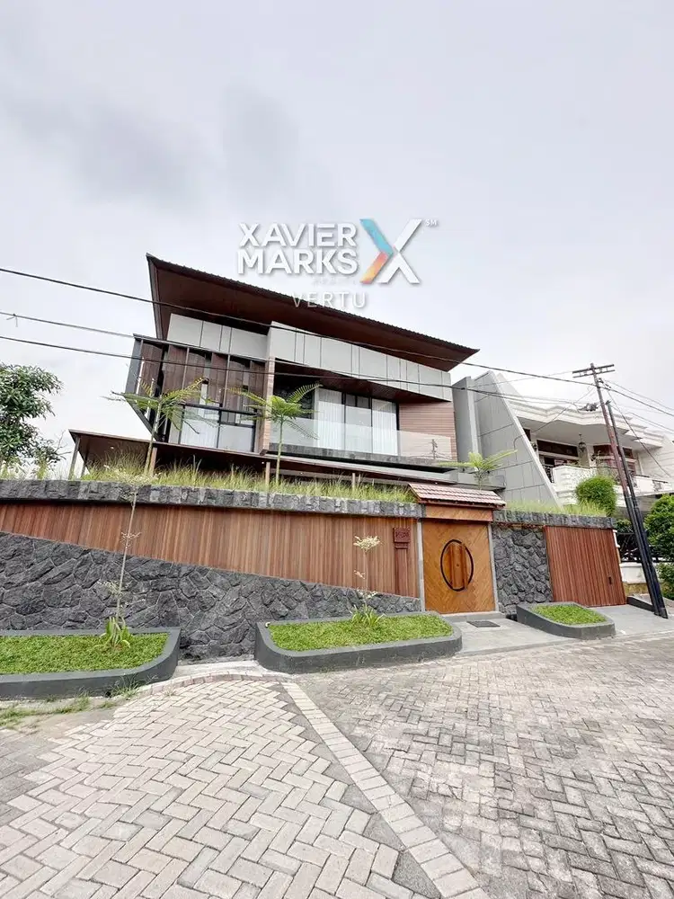 Rumah Mewah Klampis Dekat Galaxy Mall