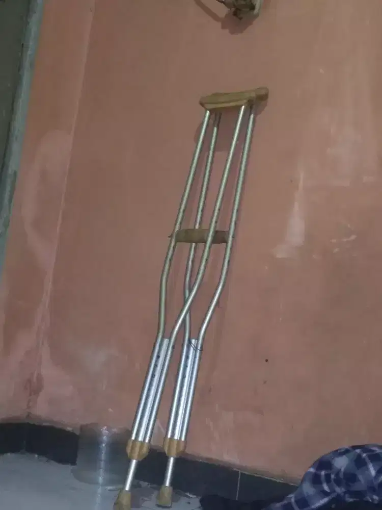 Tongkat Kruk atau ketiak