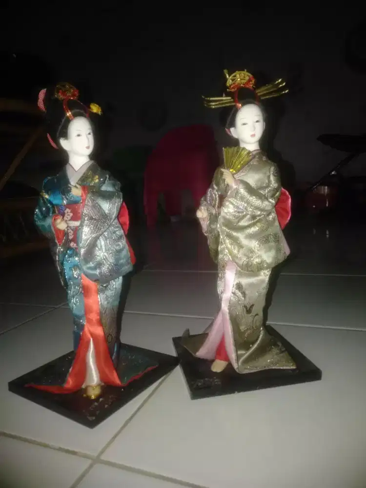 Patung boneka geisha