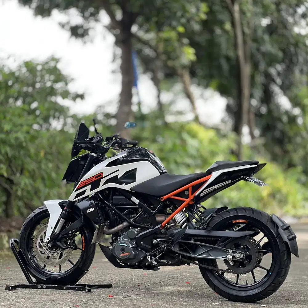 KTM DUKE 250 ABS 2019 PUTIH KM LOW TANPA PR