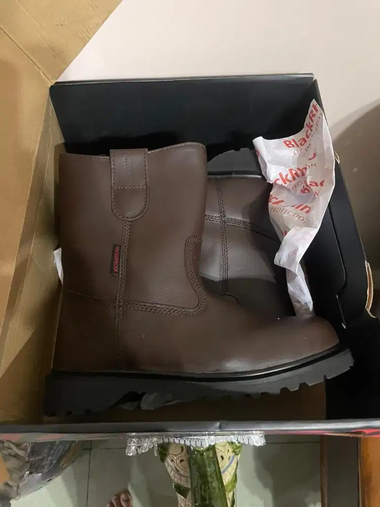 JUAL SAFETY SHOES!masih bagus banget sekali pake doang
