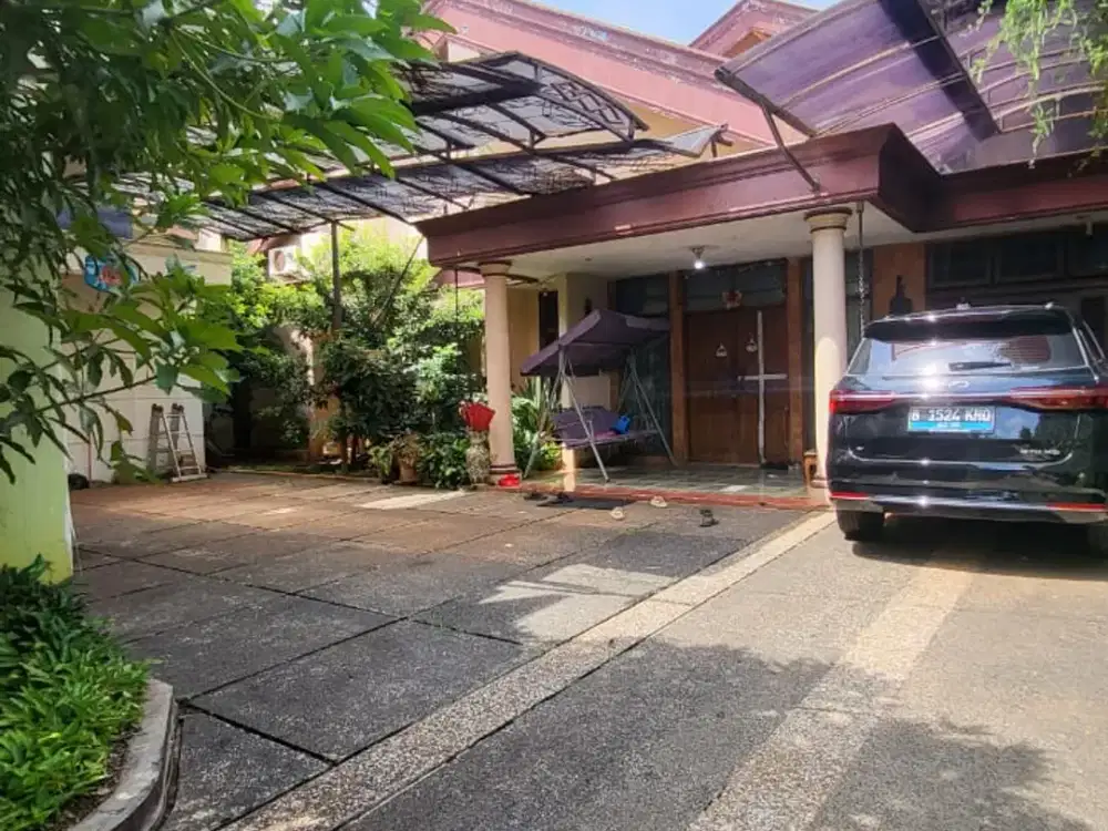 DIJUAL CEPAT – HITUNG TANAH  Rumah + 2 Ruko Strategis di Jalan Raya Pondok Gede,