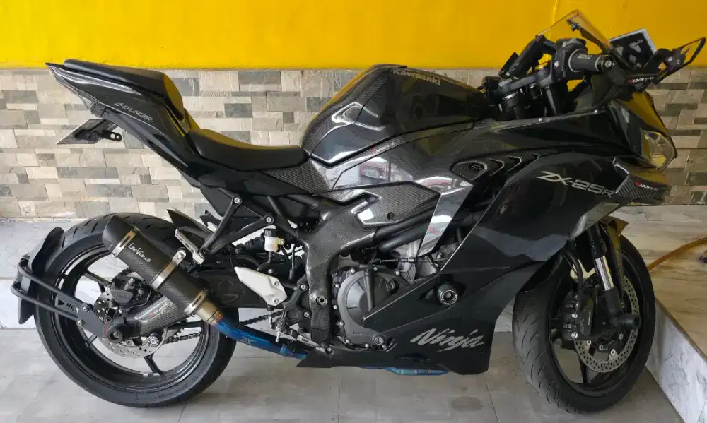 Dijual Murah motor kawasaki ZX25R Full Modif Carbon
