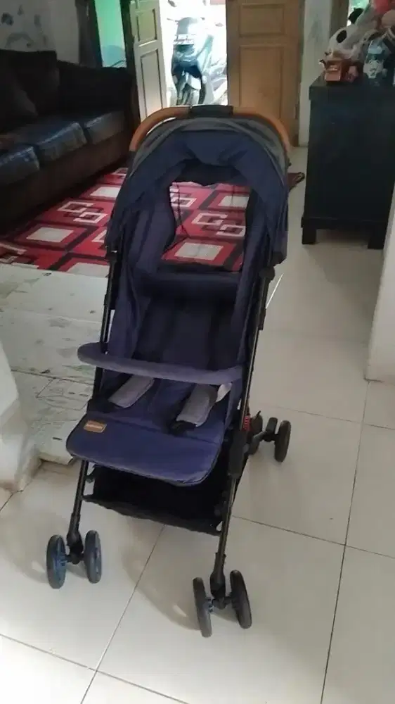 STROLLER BAYI MERK BABYDOES ( BISA DI LIPET)