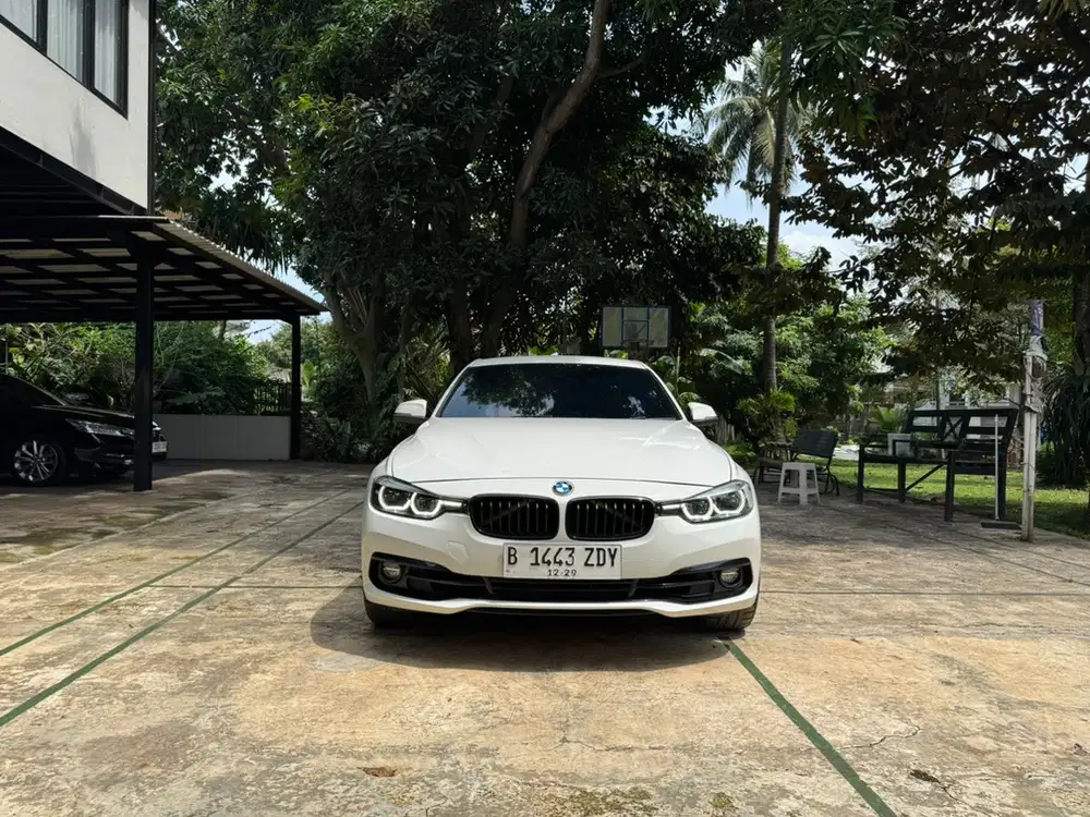 BMW 320i 2019 Bensin