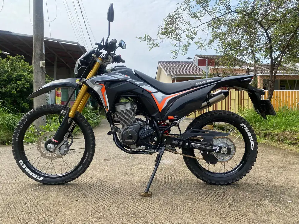 58@:DP:1,650RB B DEPOK HONDA CRF150L HITAM