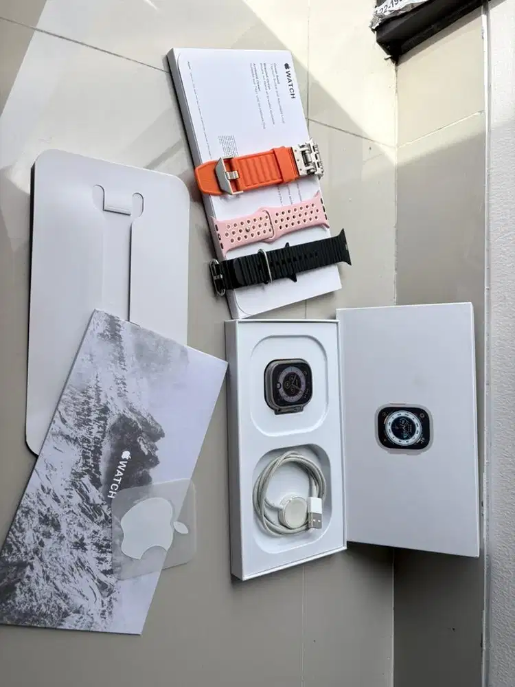 Apple Watch Ultra 49mm Titanium, siap pakai