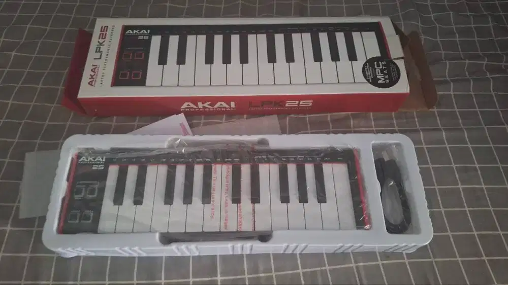 Midi akai pro lpk25 second