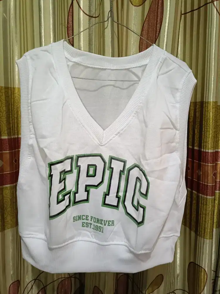 Sweater Vest Putih EPIC Tanpa Lengan – V-Neck Casual