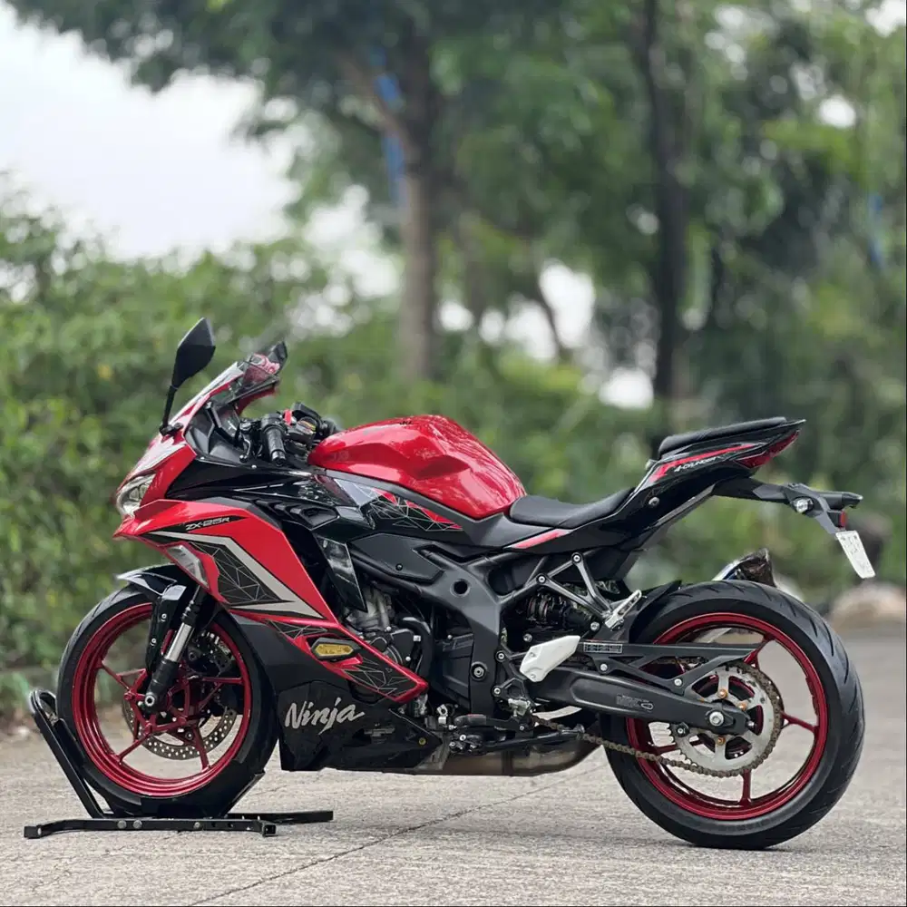 KAWASAKI ZX25R ABS TFT MERAH 2023 KM RENDAH PAJAK PANJANG LIKE NEW