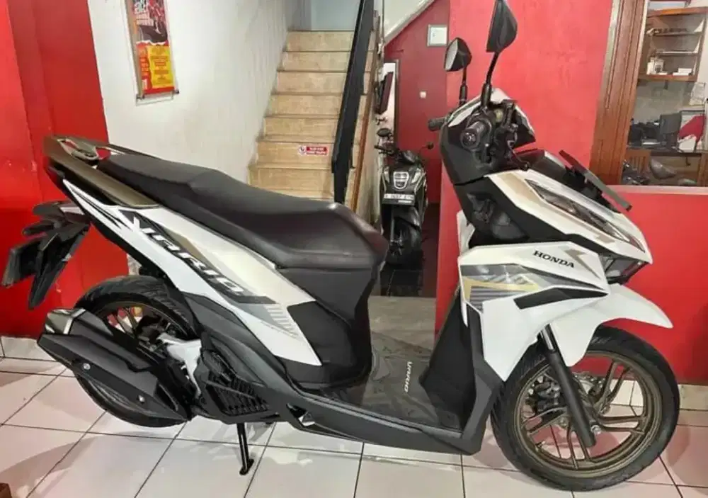 VARIO 125 PUTIH TH 2023, DP 1 JUTA
