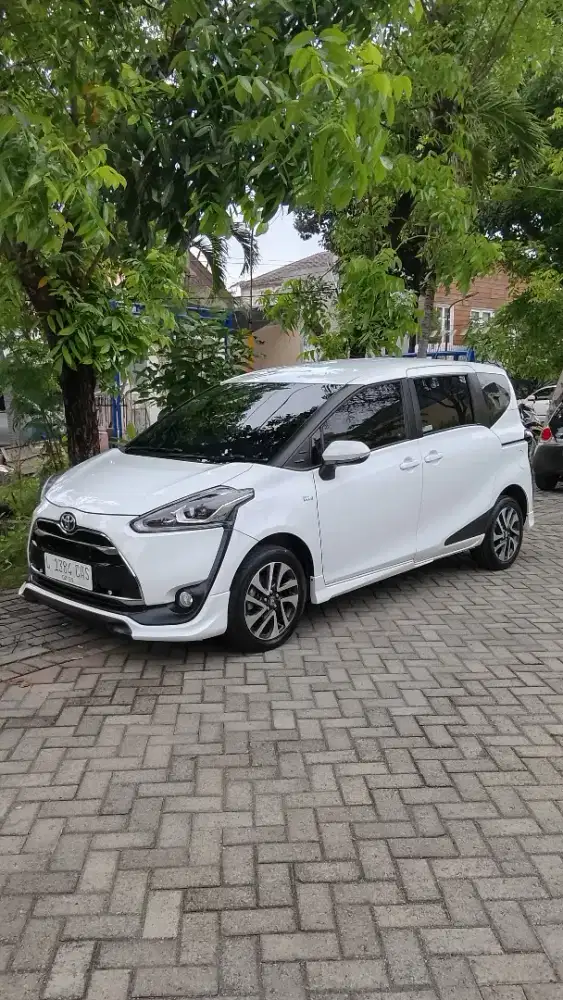 Tdp 35 km 80rb sienta Q matic 1.5 putih 2018 full orisinil surabaya