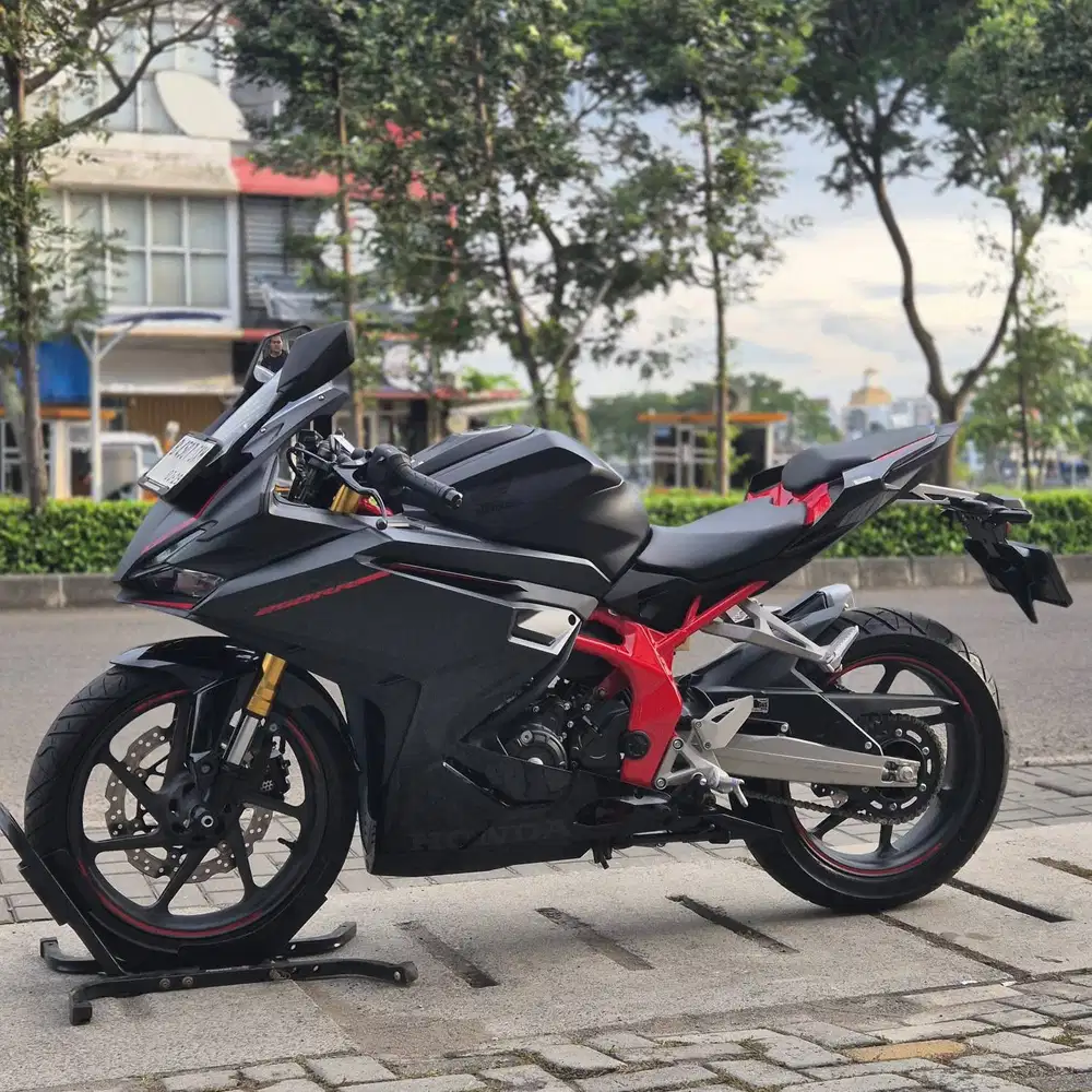 HONDA NEW CBR250RR NON ABS 2023 BLACK MATTE KM 200 PERAK PAJAK HIDUP