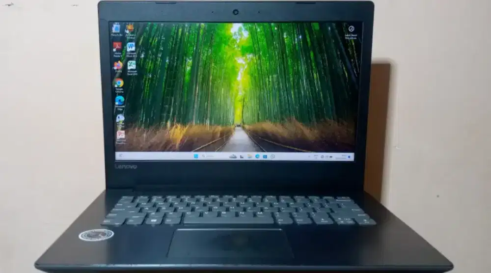Laptop Lenovo slim AMD A9 RAM 8GB sudah SSD Win11 no minus