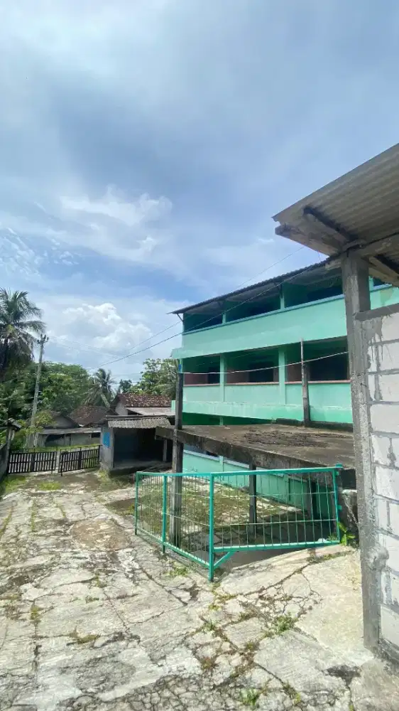 Penginapan 12 KT dan 12 KM luas 700 m2