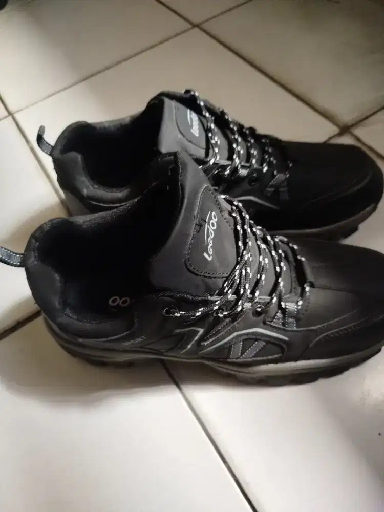 FOR SALE SEPATU LEEDOO