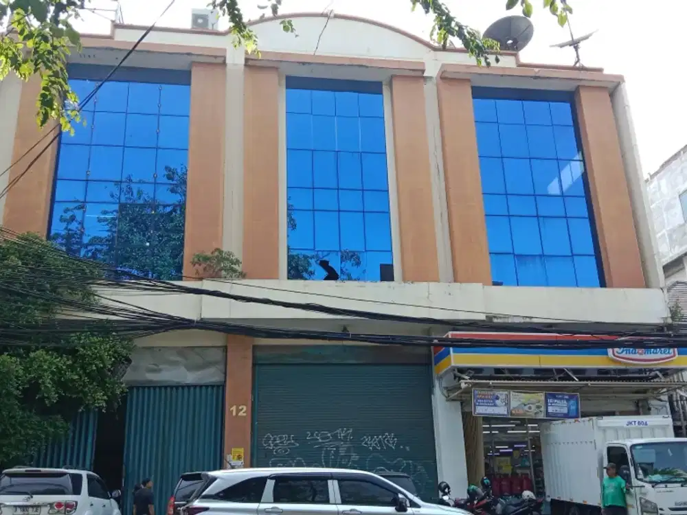 Ruko Gandeng 3 Strategis 4½ Lantai Bendungan Hilir Jakarta Pusat