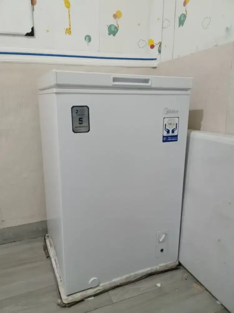 Di jual freezer baru pemakaian 4 bulan