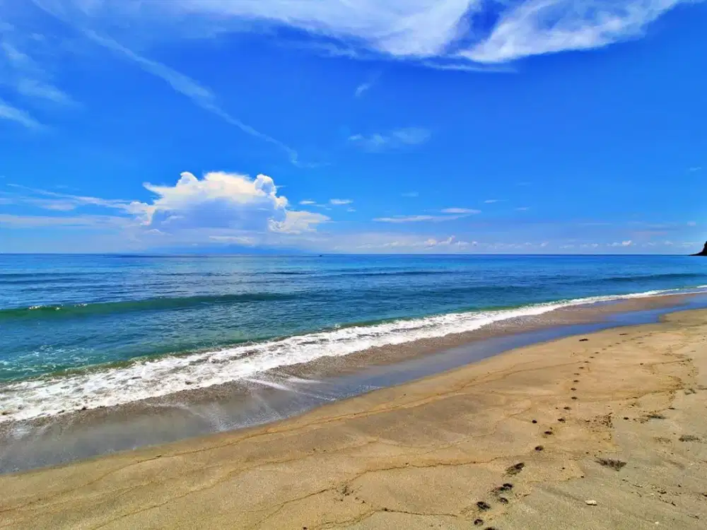 Tanah pinggir pantai Senggigi dekat hotel Living Asia