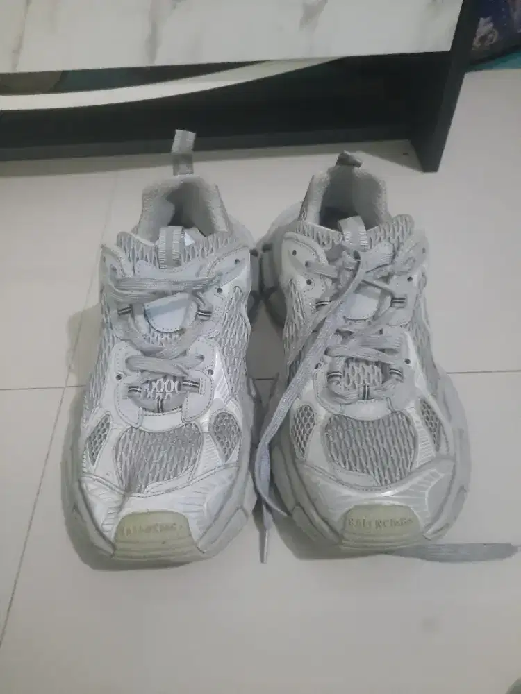 Dijual sepatu balenciaga second