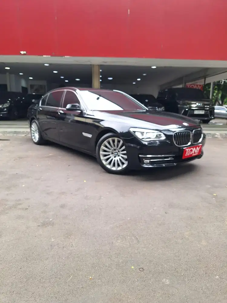 BMW 730Li Sunroof Low KM 2015 Hitam