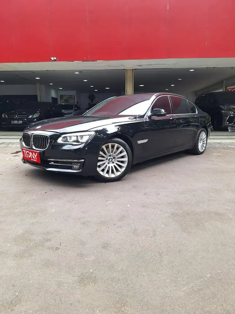 BMW 730Li Sunroof Low KM 2015 Hitam