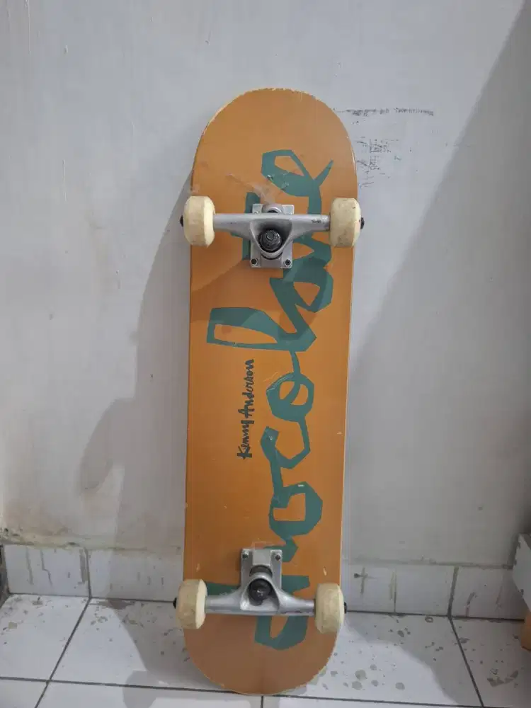 Jual skateboard nyaris baru merek Kenny Anderson