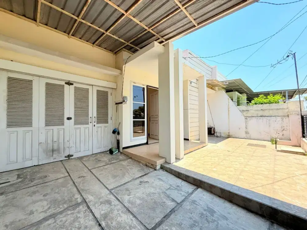 Rumah dengan Fasilitas One Gate & Area Strategis di Nirwana, Sby