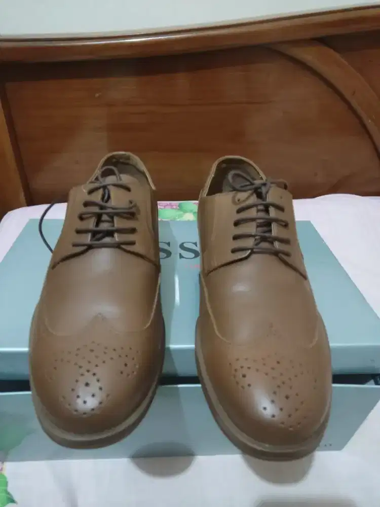 Sepatu Bossway no 40 ori dus BNIB