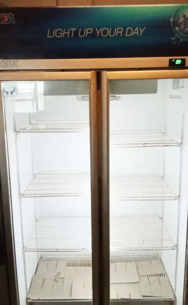 SHOWCASE GEA 2 PINTU