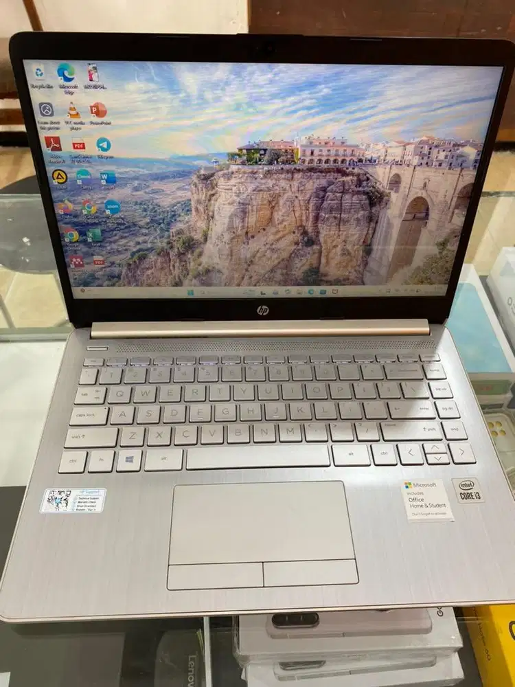 Hp intel core i3 ram 8/256 gb