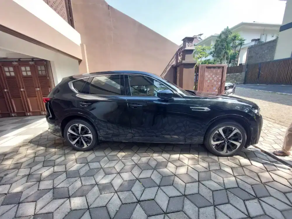 Mazda CX 60 elite inline 6 3300 istimewa hitam